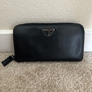 Prada saffiano leather wallet